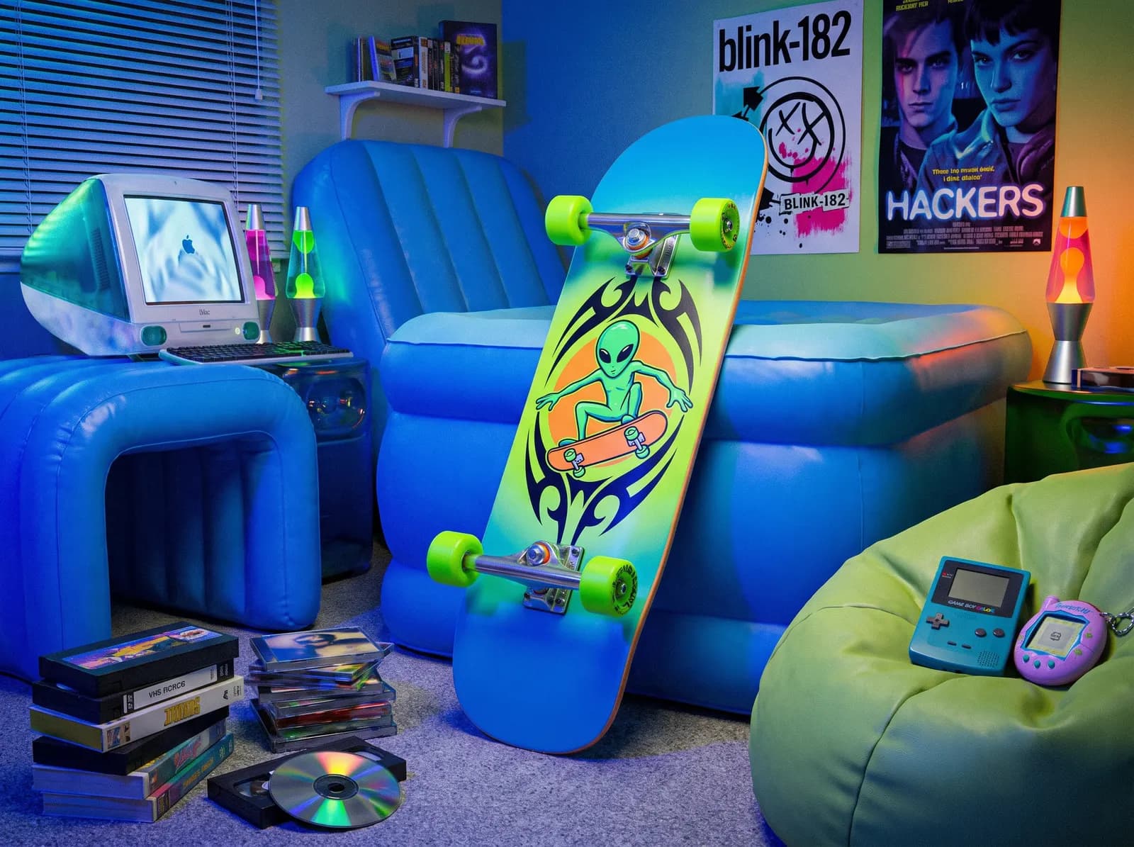 Deck alien tribal dans une chambre bleue Y2K.
